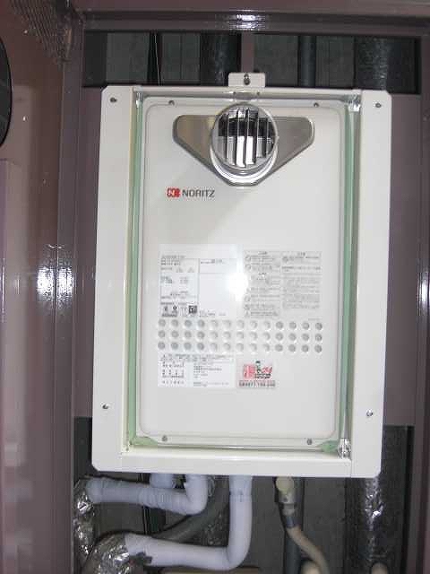 [GQ-2427AWX-T-DX BL LPG] ノーリツ ガス給湯器 24号 クイックオート 高温水供給式 プロパンガス PS扉内設置形 前方排気延長形 給水・給湯接続：20A - 1