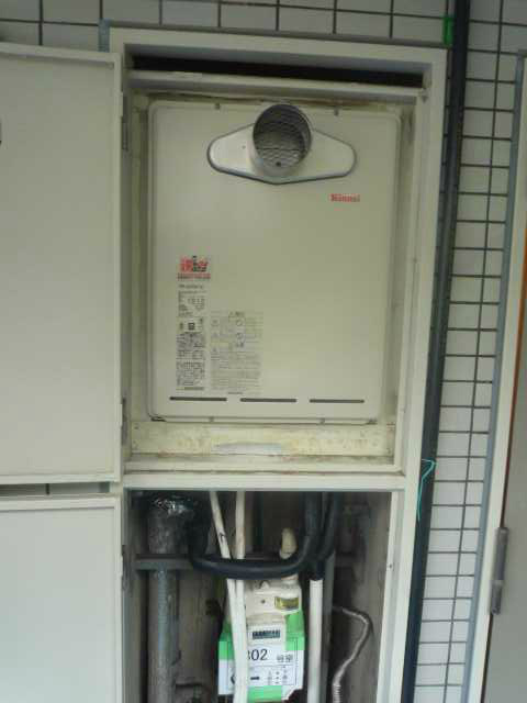 RUF-A2005SAT(C) - 扉内設置（丸排気） | リンナイ | ガス給湯器の交換 ...